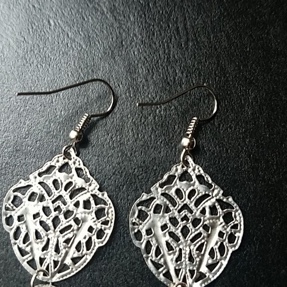 Dangling earrings - Picture 2 of 2
